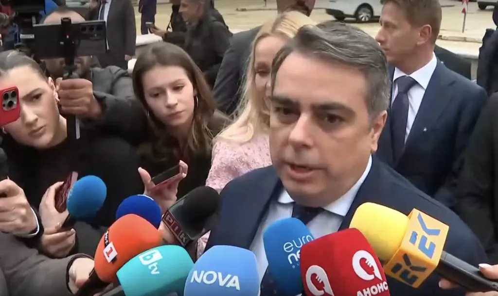Асен Василев: Най-важните приоритети са избор на нов ВСС и голям антикризисен пакет