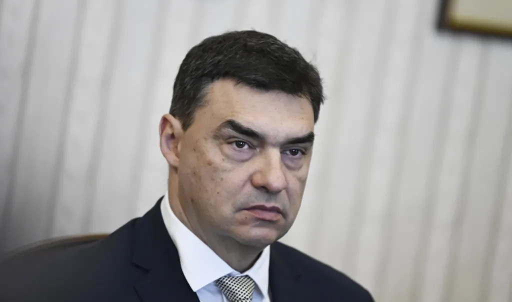 Владимир Николов: Обсъждаме да се намали срока на майчинството