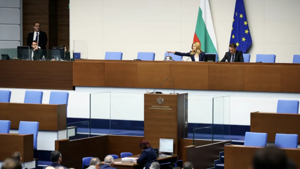 Депутатите включиха две допълнителни точки в дневния ред на парламента