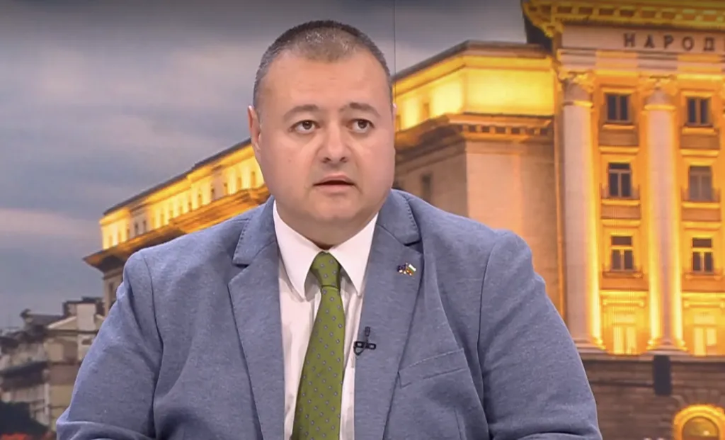 Свилен Трифонов: Промените в правилника за работа на Народното събрание са „скандални”