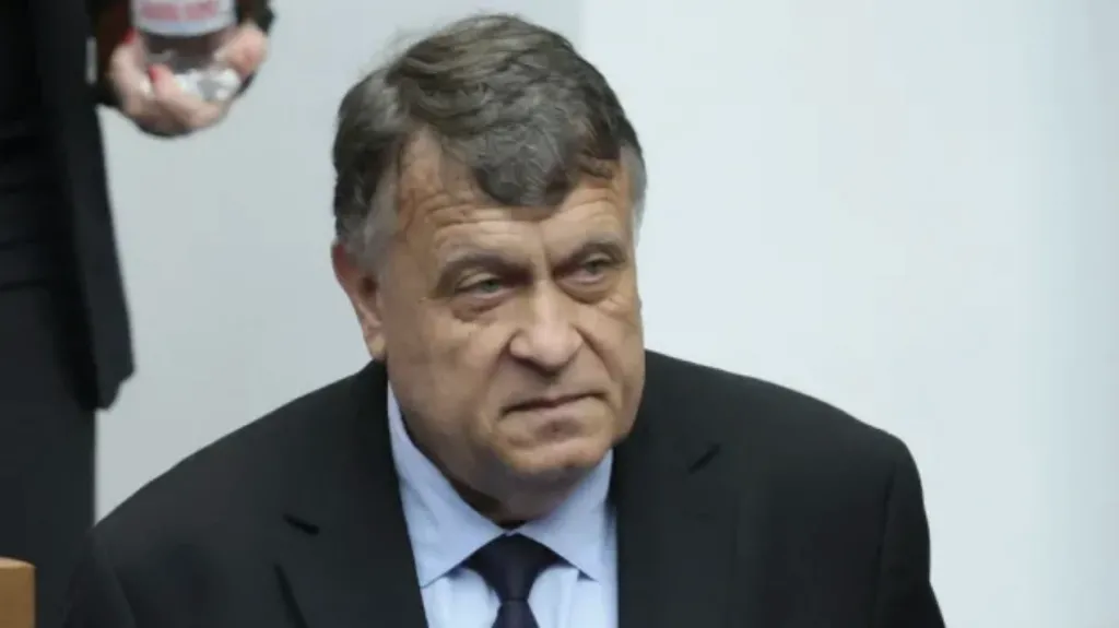 Министър Вълчев: Може да променим малката матура, за да не стресира учениците