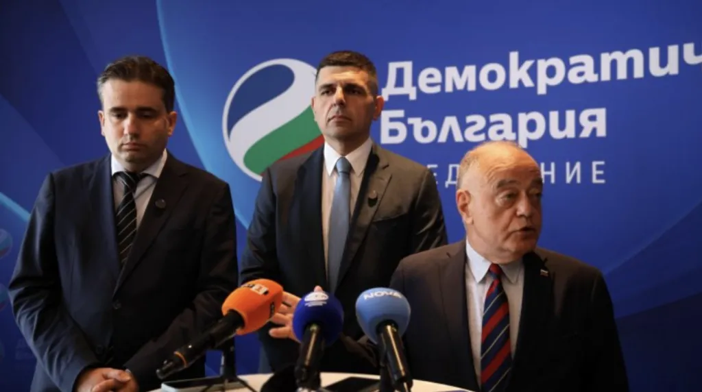 Демократична България: Питаме Румен Радев смята ли Русия за агресор срещу Украйна?