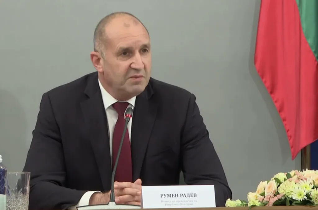 Радев ще се срещне с Марк Рюте и Урсула фон дер Лайен