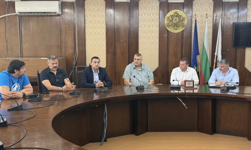 Работна среща в Русе между кмета Пенчо Милков и ръководството на Федерацията по волейбол