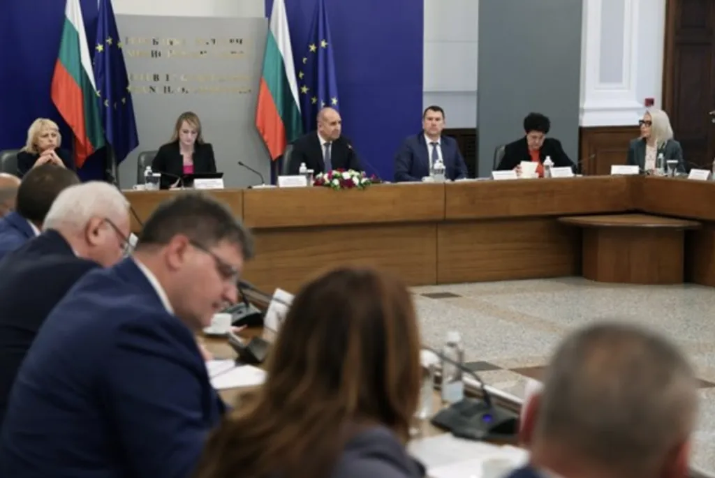 Румен Радев поиска от областните управители бърза реакция при бедствия