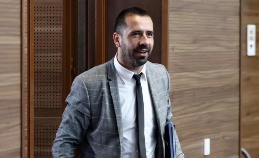 Мартин Жлябинков е председател на Комисията по регионална политика, благоустройство и местно самоуправление