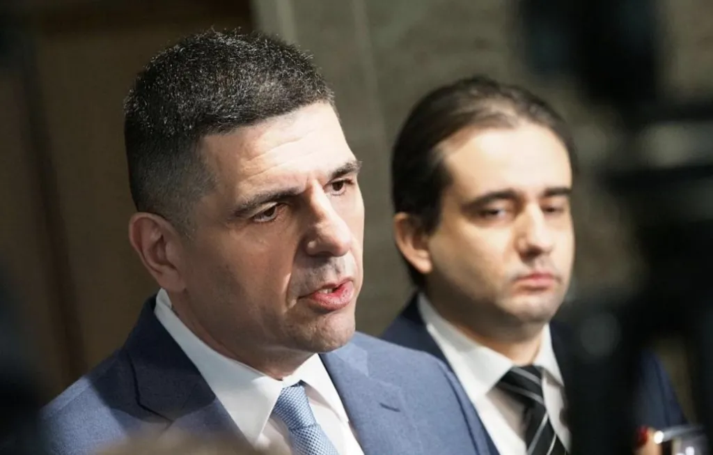 ДБ: Защо и тези управляващи падат в капана да отхвърлят ключови изслушвания за НЗОК