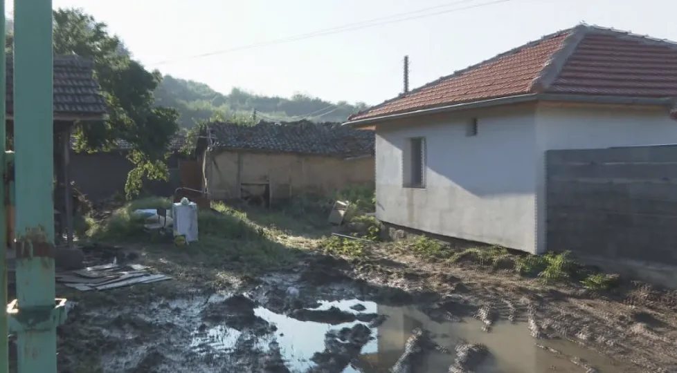 Между 1000 и 1500 евро ще получат семействата в наводненото село Тича