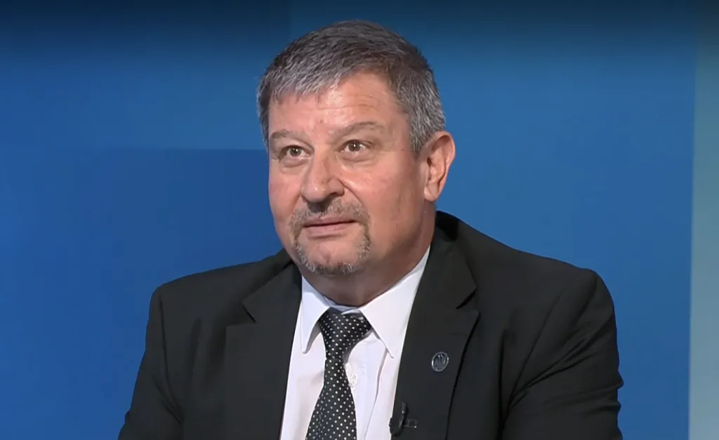 Юлиян Петров: Над 90% от работещите учители и служители в системата са готови да протестират