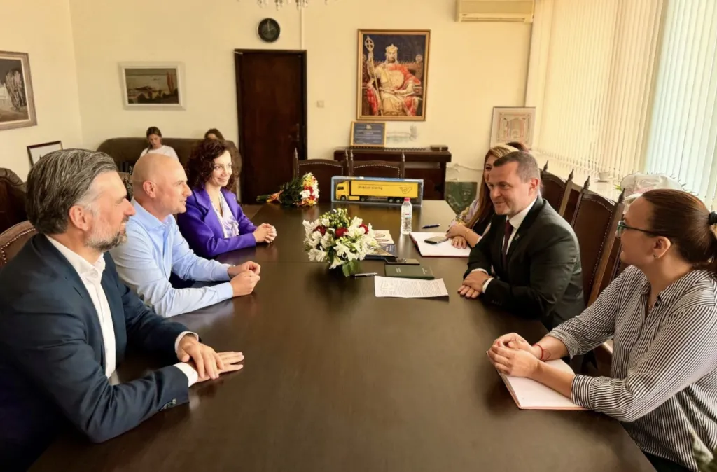 Кметът Пенчо Милков приветства партньорството между Австрийските пощи и русенската euShipments.com