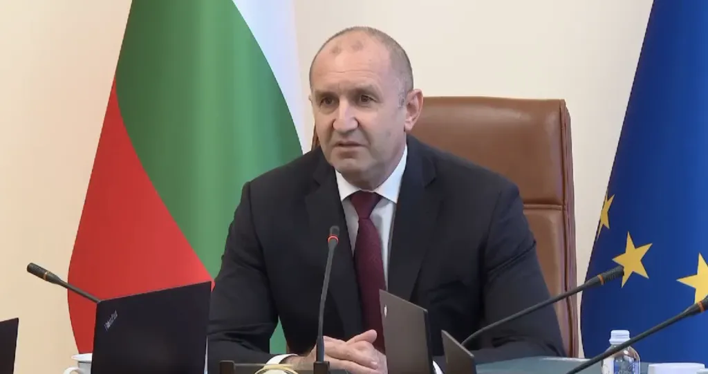 Радев: Слагаме край на предоставянето на въоръжение от Българската армия за Украйна