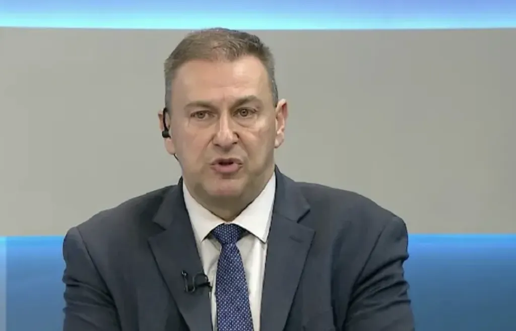 Емил Радев: И в момента България не предоставя безвъзмездно оръжие на Украйна