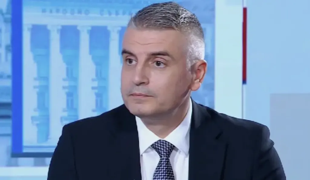 Рибарски за спирането на военната помощ за Украйна: Външнополитическо прострелване в крака
