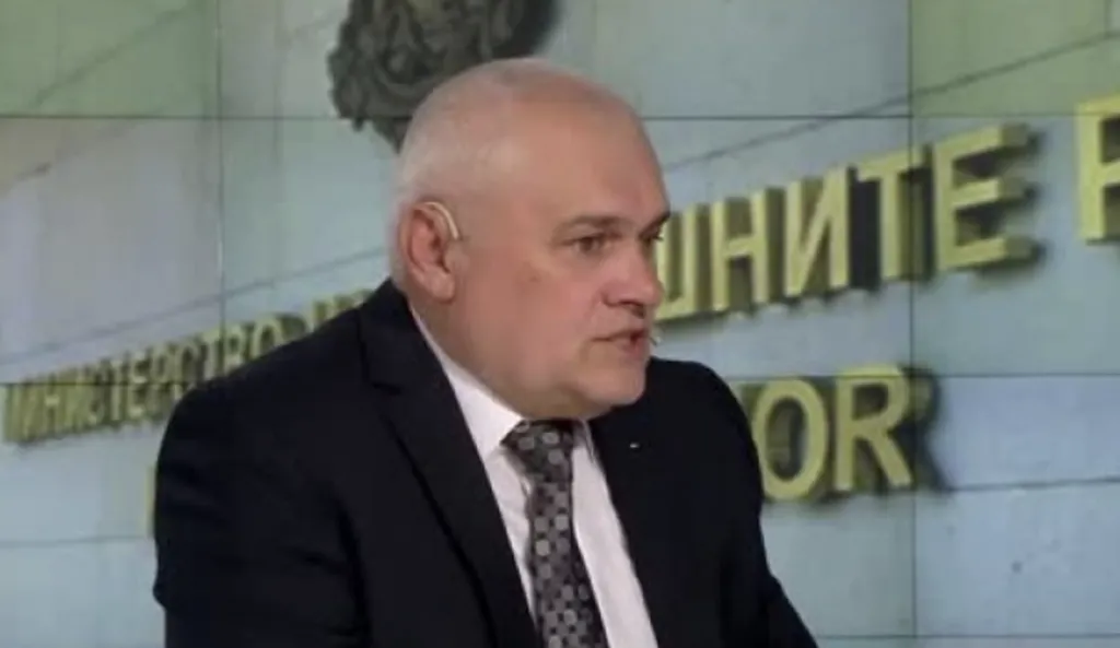 Валентин Радев: Кандев вероятно гони политическа кариера, трябваше да го обяви
