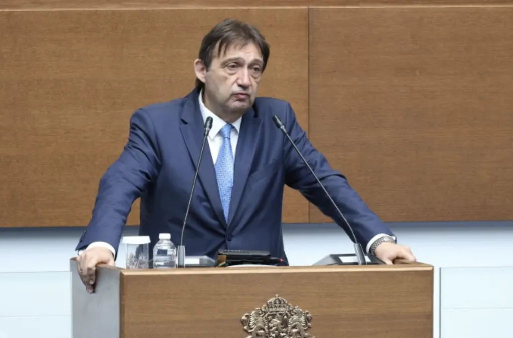 Шишков: Ако започнем да подменяме и подменените мантинели ще изпаднем в нелепа ситуация