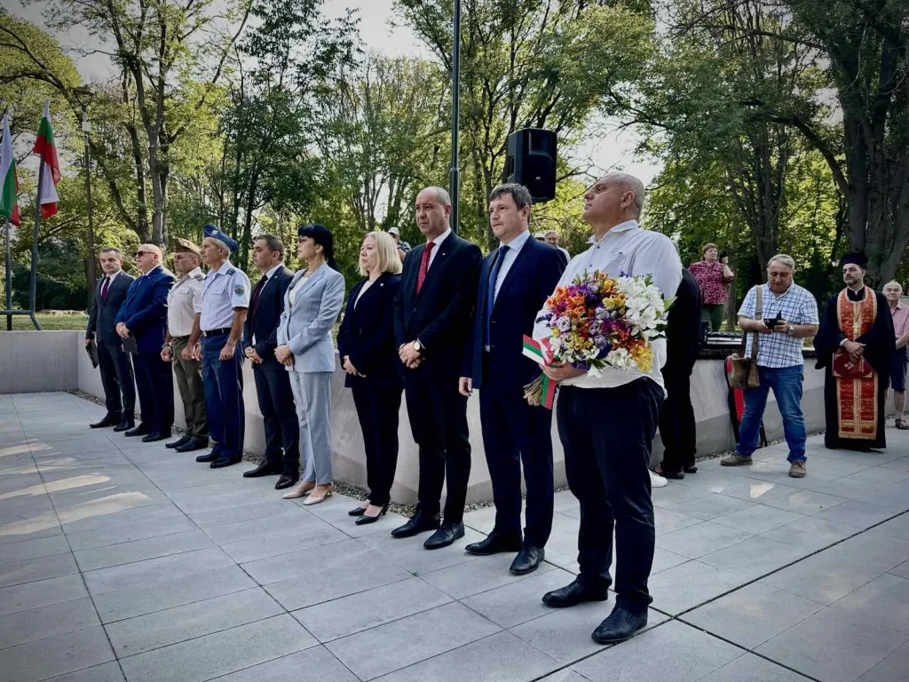 С полагане на венци и цветя Русе отбеляза 189 г. от рождението на Васил Левски