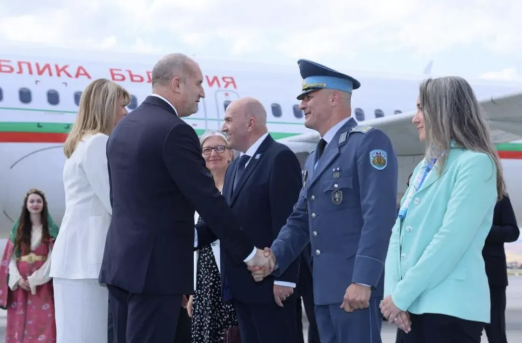 Радев пристигна с жена си на Срещата на върха в Анкара