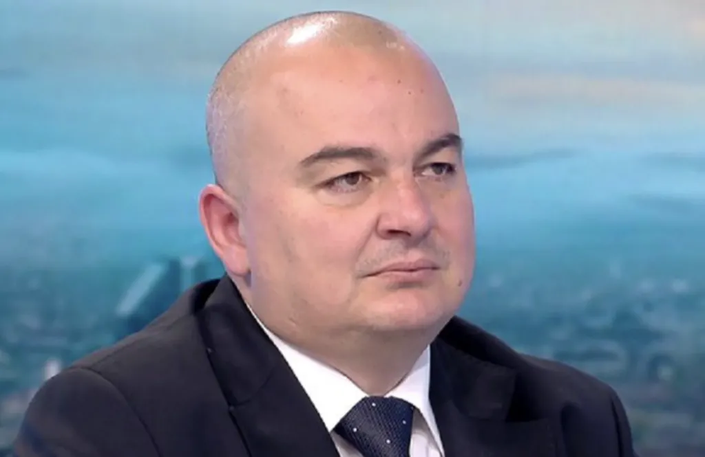 Абровски: Готвим законодателни промени, за да заградим разградения двор „български пазар“