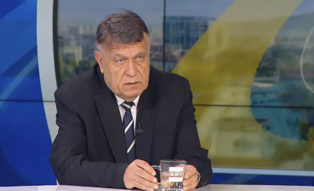 Вълчев: Идеята, че ние сме данъкоплатци, хвърляме пари на учителите и очакваме те да свършат всичко, не е работеща
