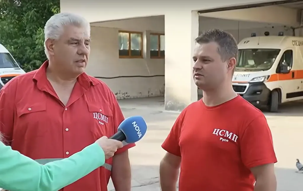 Млад медик и шофьор на линейка спасиха майка и новородено след много опасно усложнение при раждане