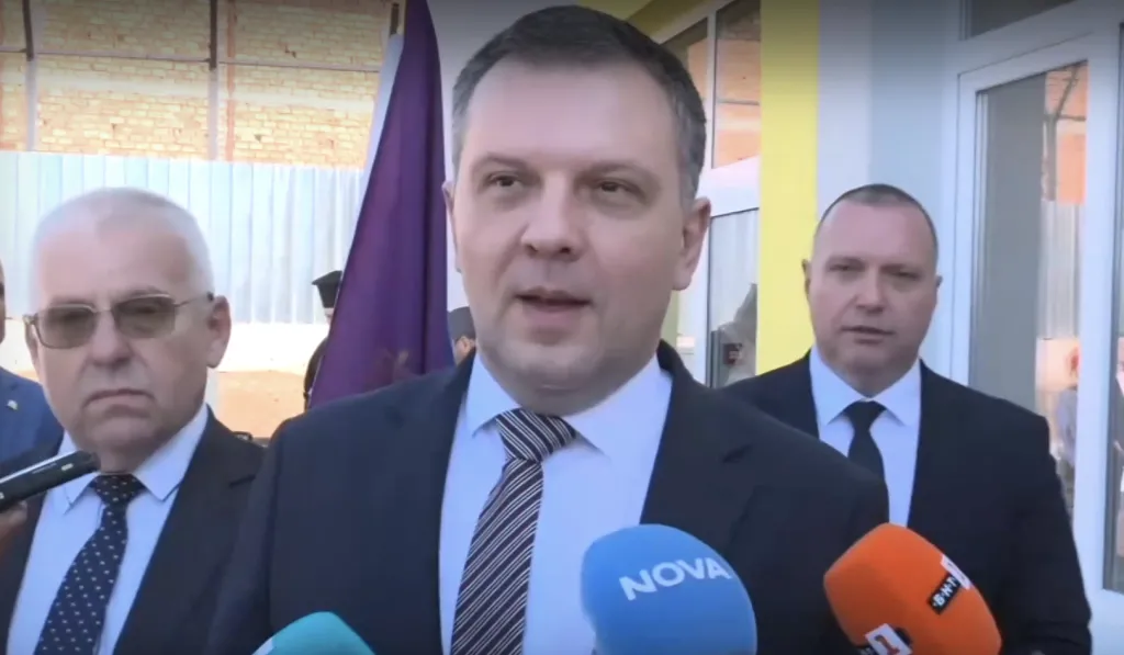 Министър Найденов коментира възможността за освобождаване на Десислава Атанасова от КС