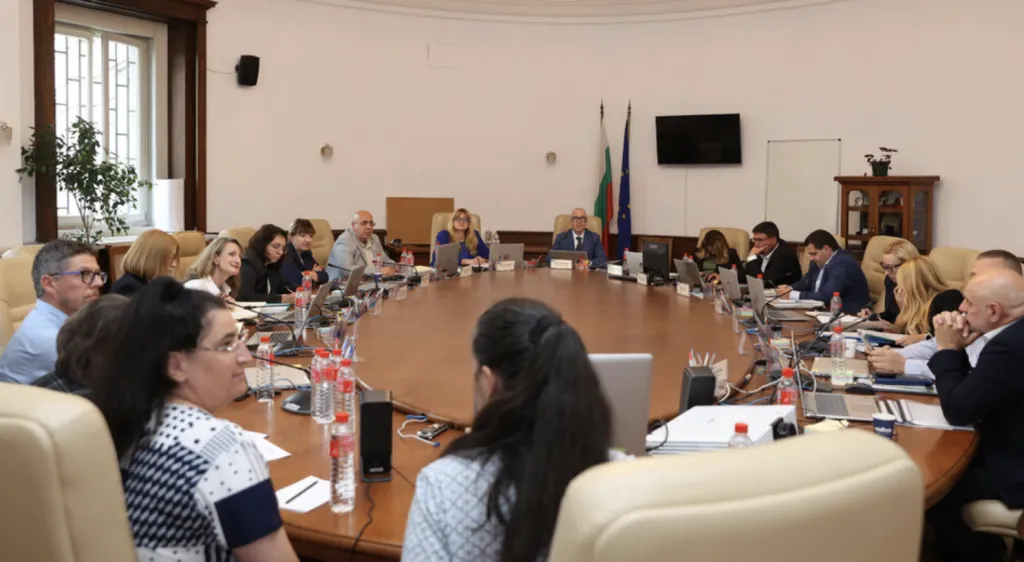 Общественият съвет към ЦИК представи анализ на машинното гласуване