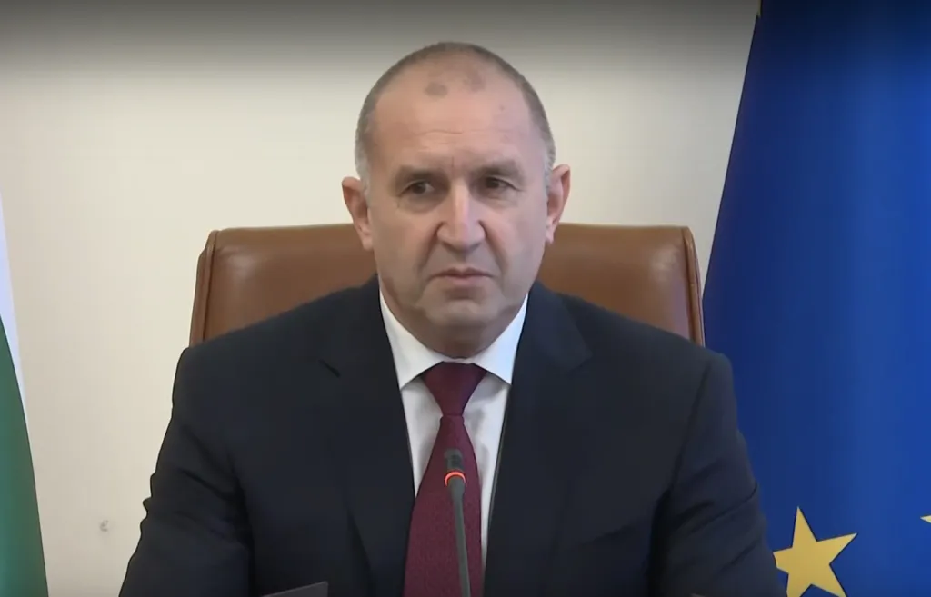 Радев: Наследихме плячкосана хазна, но социалните плащания са гарантирани