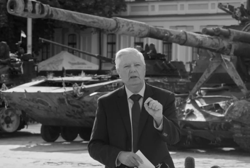 Внезапно почина американският сенатор Линдзи Греъм