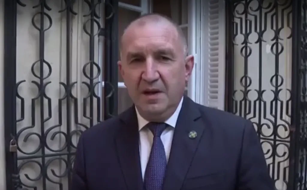 Радев от Париж: Решението за Украйна е в дипломацията, а не в нова военна помощ