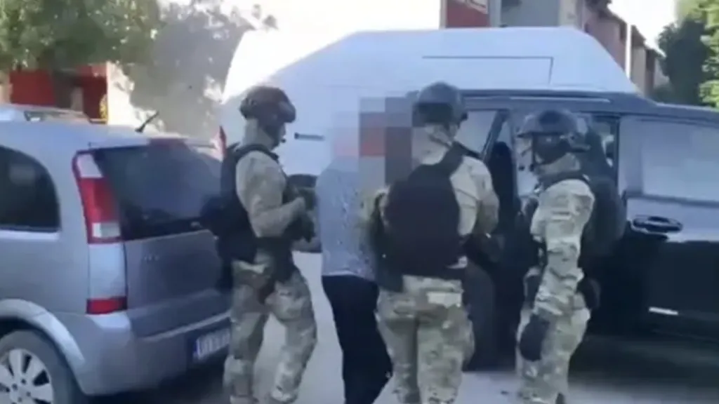 Европол и ГДБОП разбиха канал за мигранти през България и Сърбия