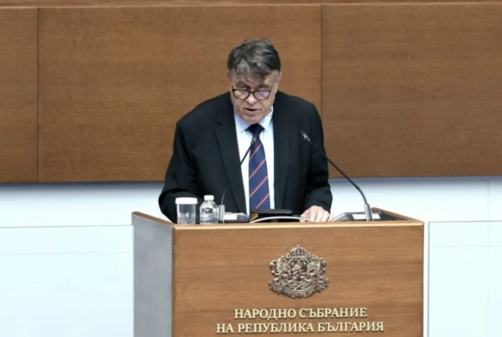Министър Вълчев: Здравното образование е интегрирано в училищата