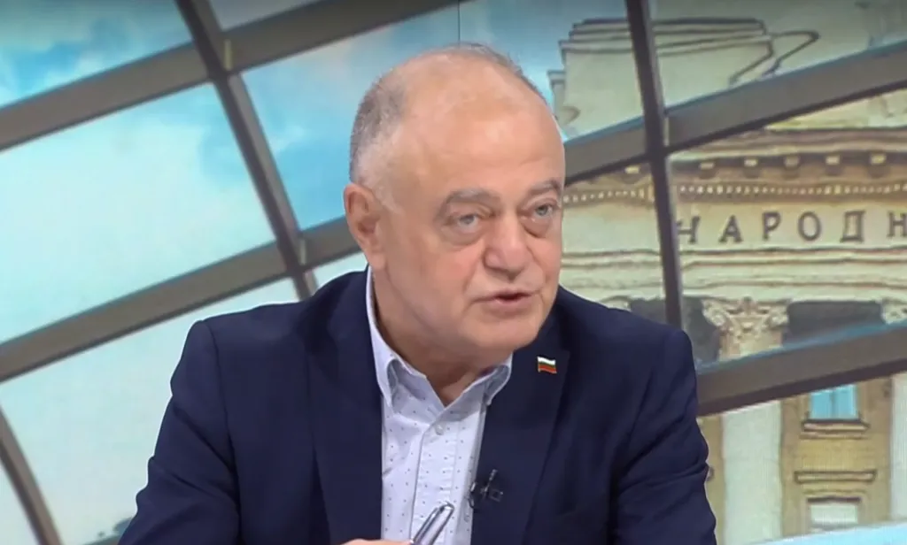 Атанас Атанасов: Оттеглям се като председател на ДСБ, но оставам в политиката