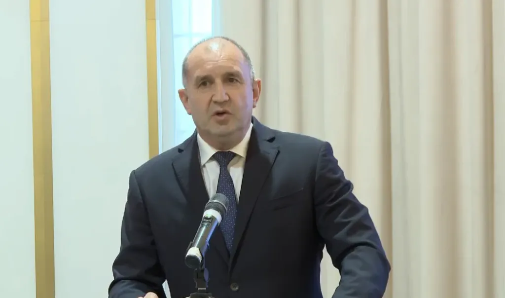Румен Радев: САЩ поискаха да разположат самолети на летище „Безмер“