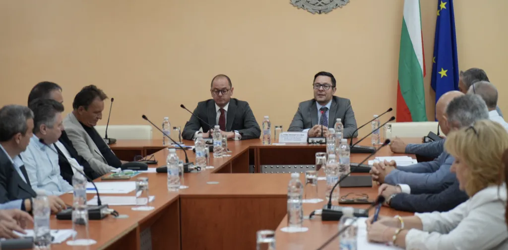 Правителството подготвя нови мерки за развитие на индустриалните зони