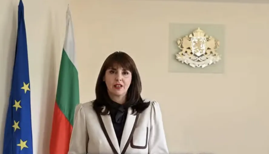 Министър Ефремова: Създадохме мрежа от дигитални клубове, търсете ги