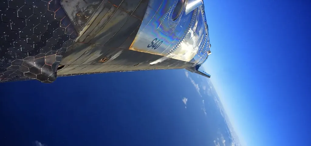 Starship 40 приключи историческата си мисия с меко кацане във водата
