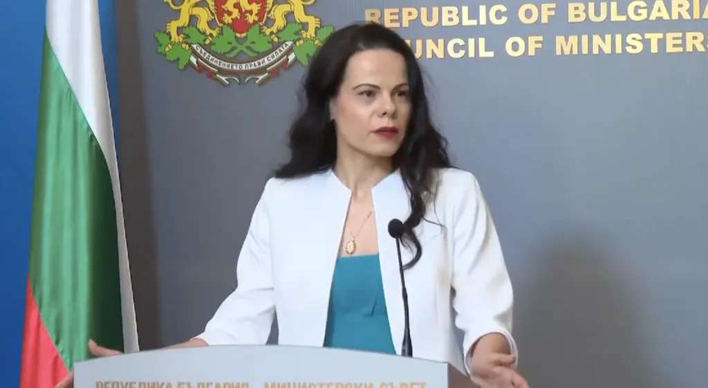 Ивкова: Не закриваме регионалните здравни инспекции, а ги преобразуваме в териториални дирекции
