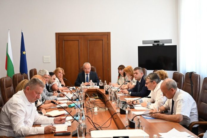 Четири показателя ще определят ръста на минималната заплата