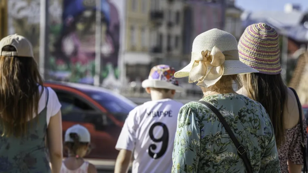 Жълт код за опасни горещини в голяма част от страната