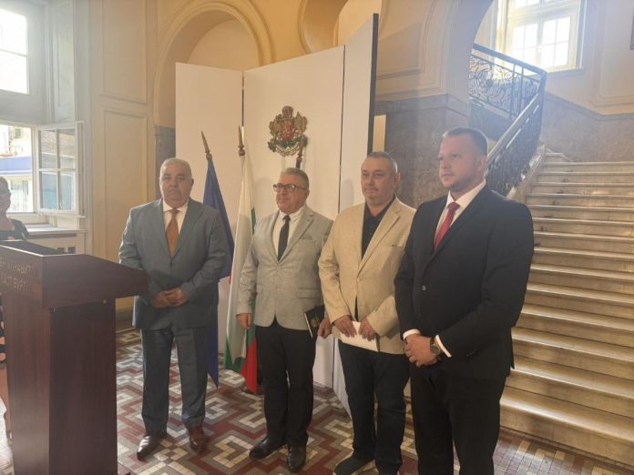 Плажът в Свети Влас отново е отворен за къпане
