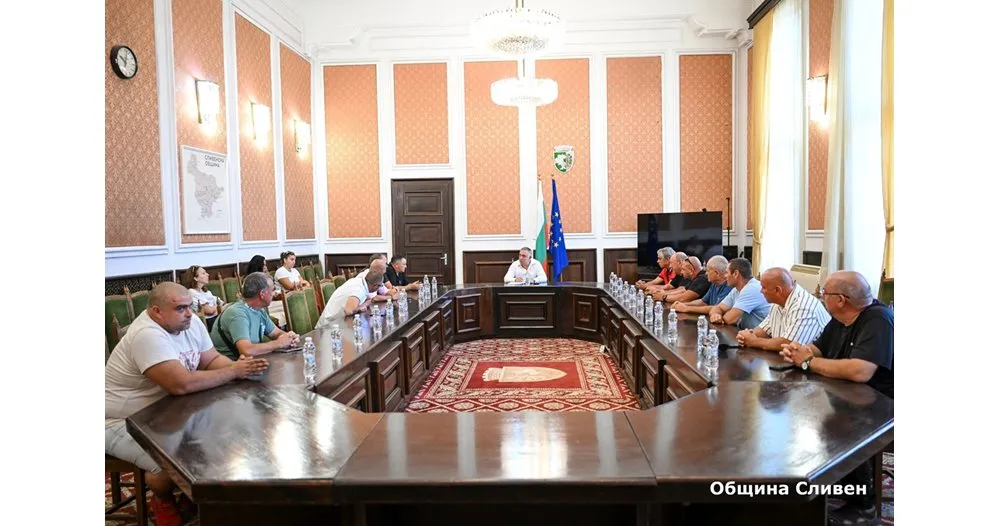 Протест на овощарите блокира пътя край Сливен