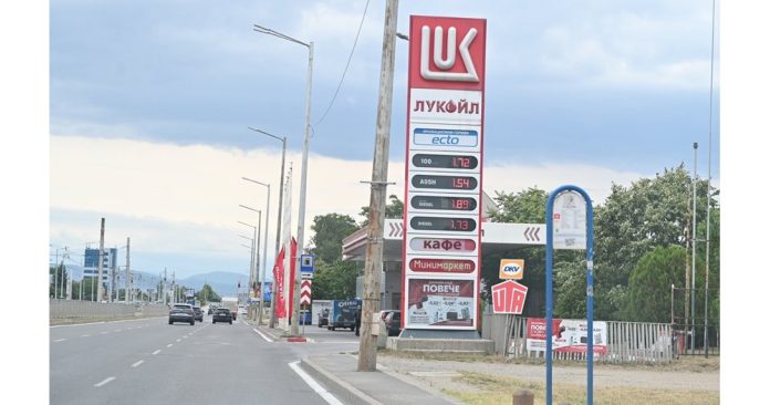 Колкото по-дълго време цените на петрола и на горивата останат високи, толкова по-малки ще са възможностите на правителствата за реакция при евентуален шок за икономиката. СНИМКА: ГЕОРГИ ПАЛЕЙКОВ