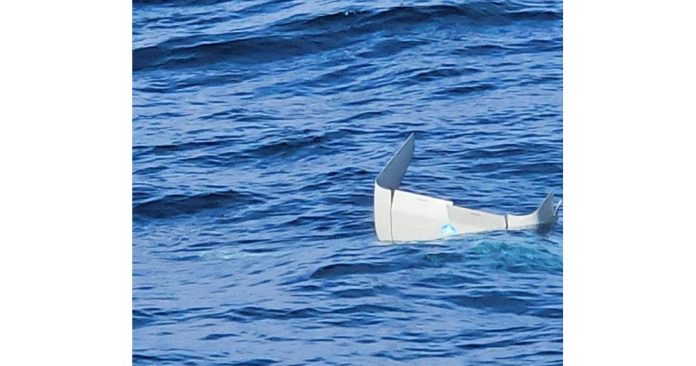 Останки от дрон в морето. Снимка: ВМС Останки от дрон в морето. Снимка: ВМС Останки от дрон в морето. Снимка: ВМС