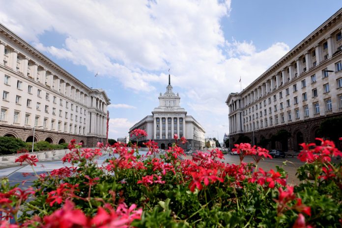 Парламентът одобри промени за таксите и стипендиите във висшето образование