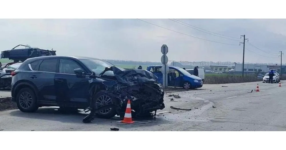 Двама души загинаха при 22 тежки катастрофи за денонощие