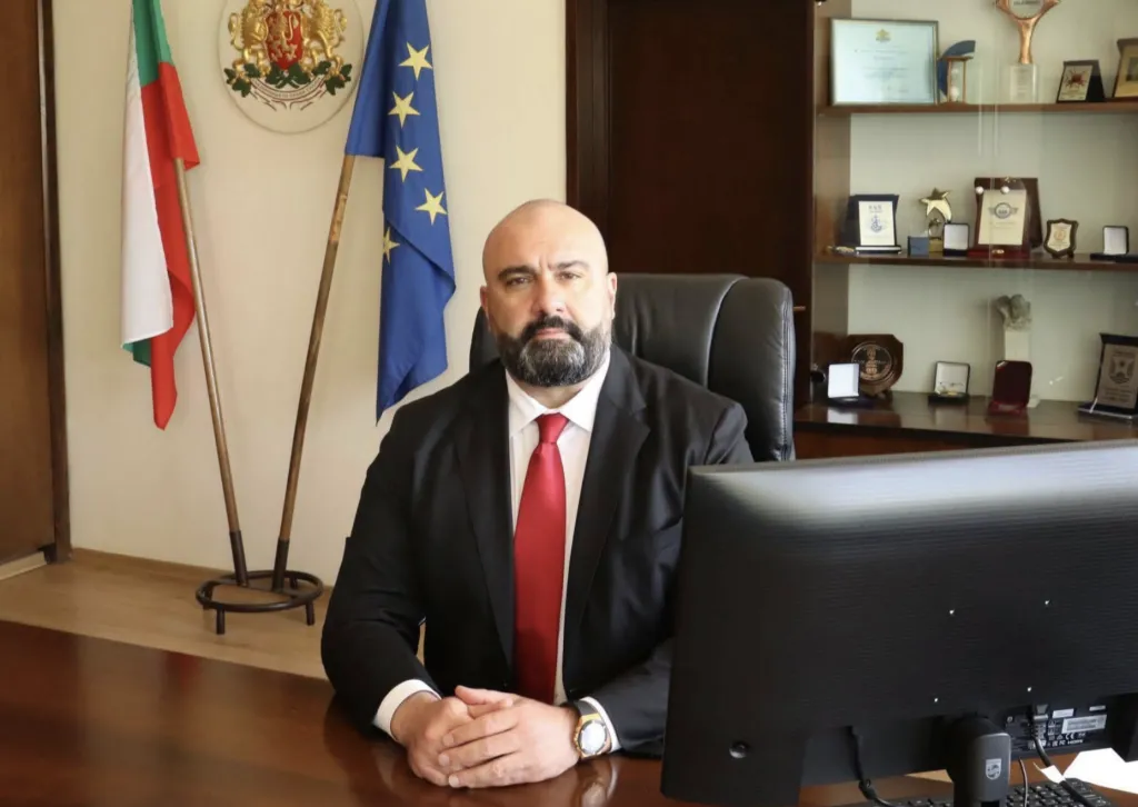 Областният управител свиква консултациите за състава на РИК за президентските избори