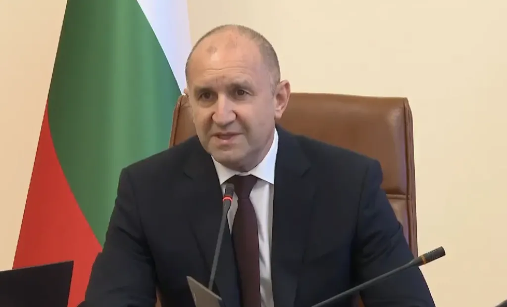 Премиерът Радев разпореди проверка по случая със задържаната жена в Струмяни