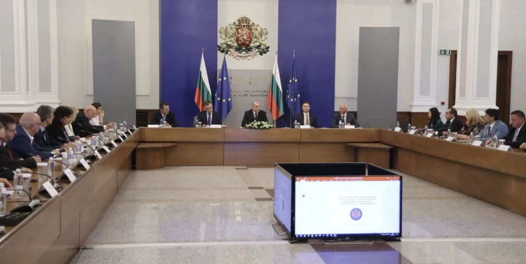 Радев: Действията на правителството срещу прането на пари и корупцията са силен гарант за излизане на България от „сивия списък“