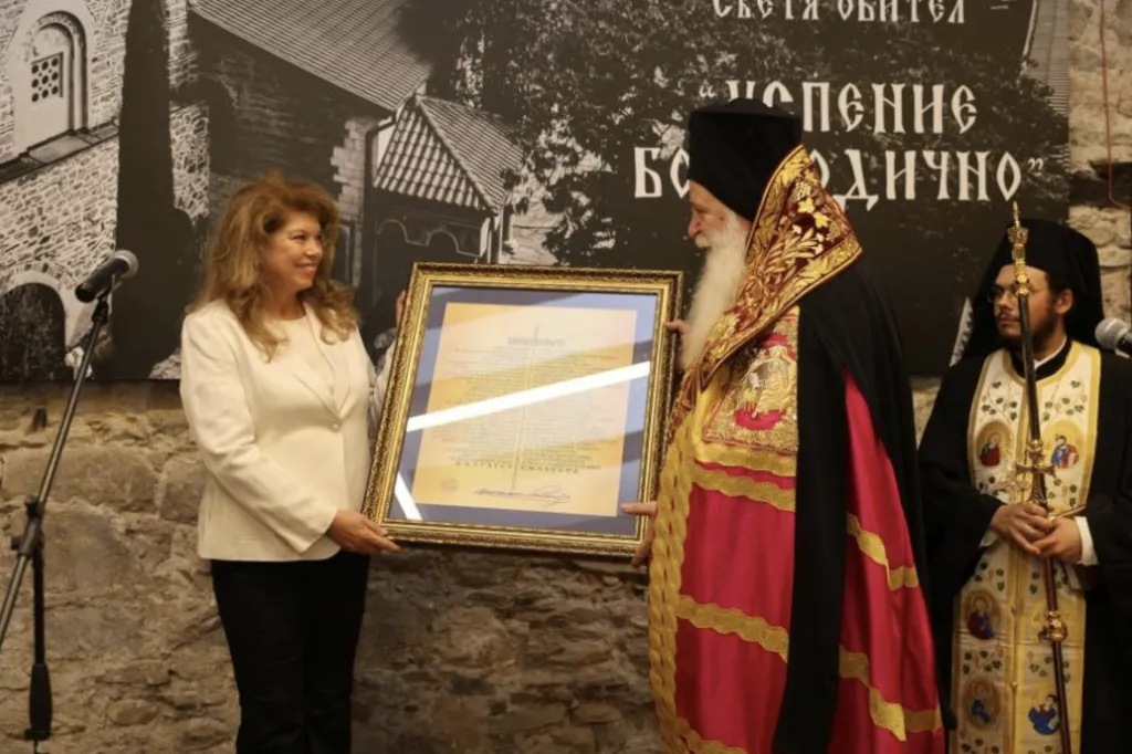 Президентът Йотова закри иконографския събор в Бачковския манастир