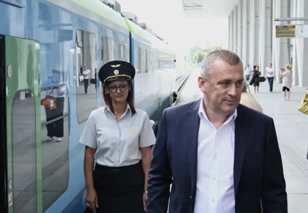 Министър Пеев ще представи първия електрически влак Алстом за България